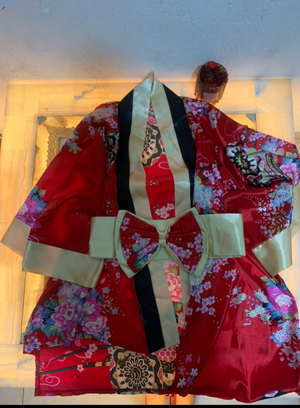 Kimono corto rojo satinado