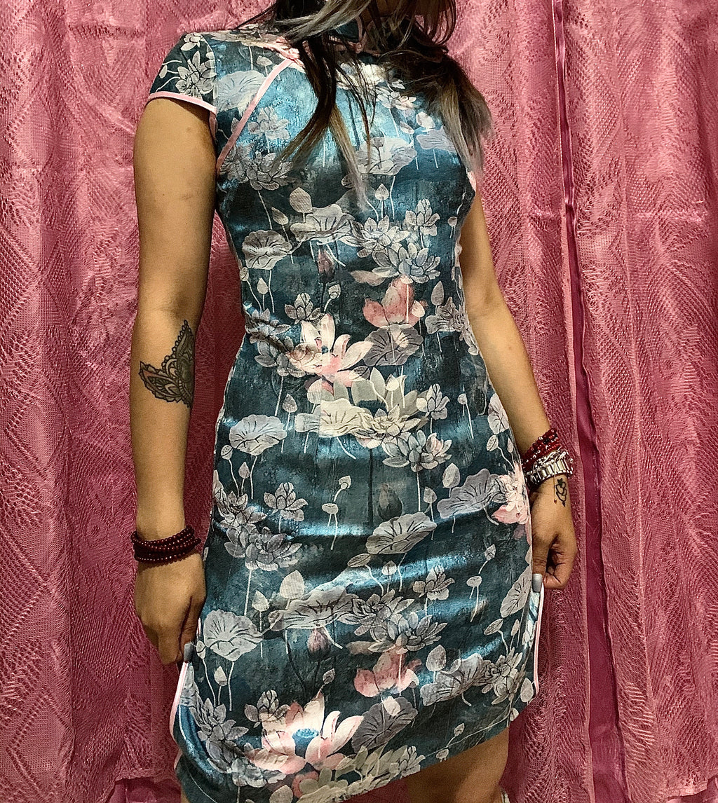 Qipao Azul con rosa