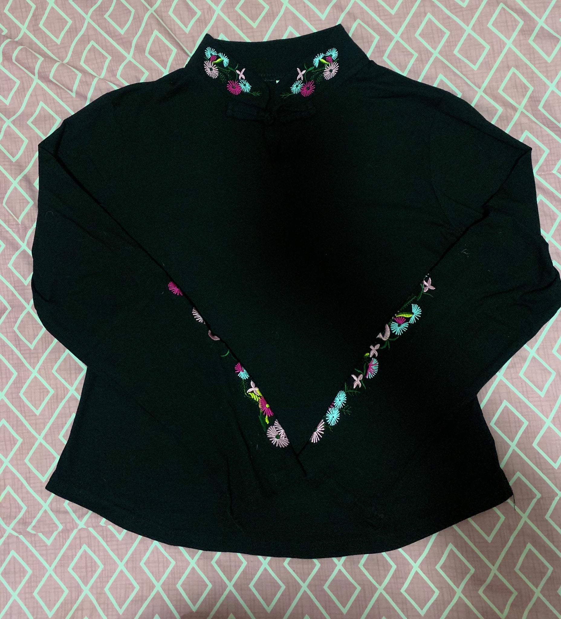 Blusa Cuello Mao detalle floral