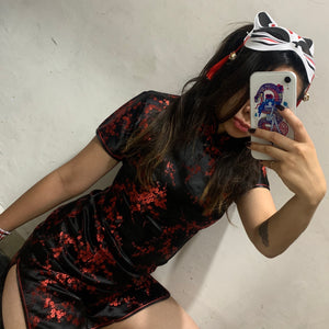 Qipao negro con rojo corto