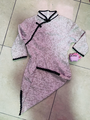 Qipao Lila con blanco