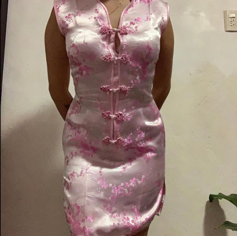 Qipao rosa satinado