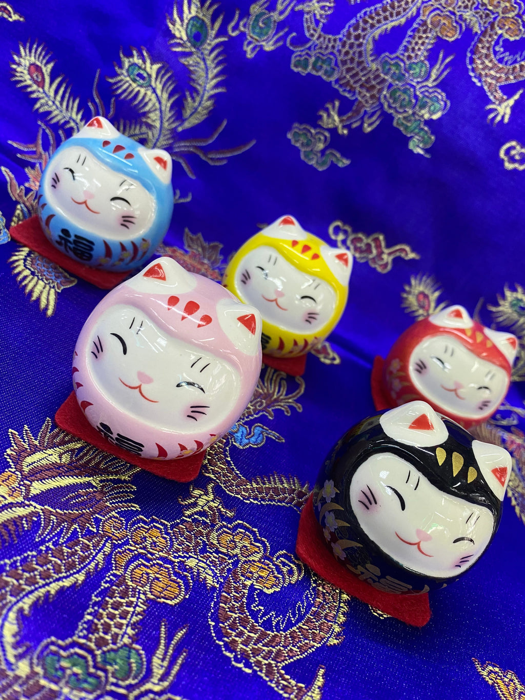 Gatos redondos tipo daruma