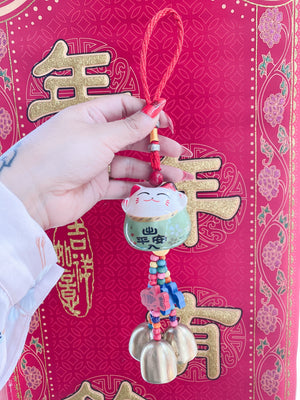 Colgante amuleto de maneki neko