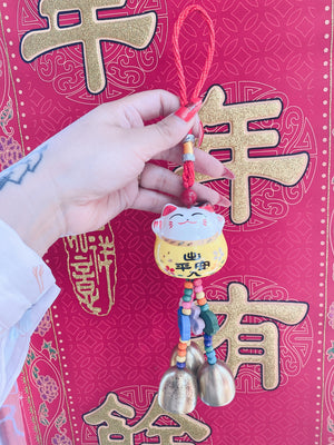 Colgante amuleto de maneki neko