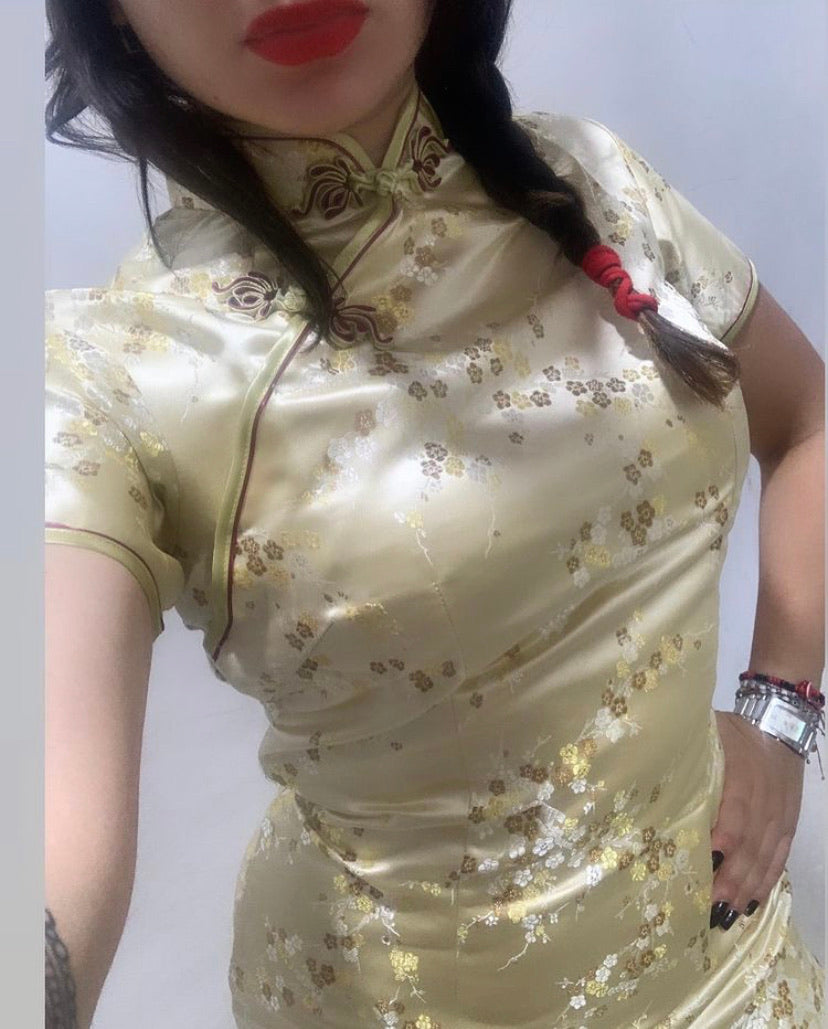 Qipao largo dorado dragón