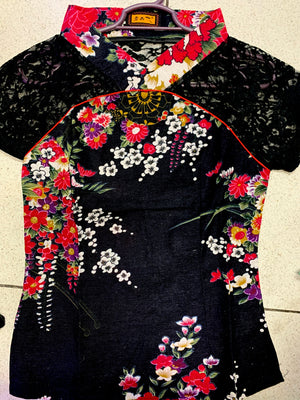 Blusa floral cuello mao